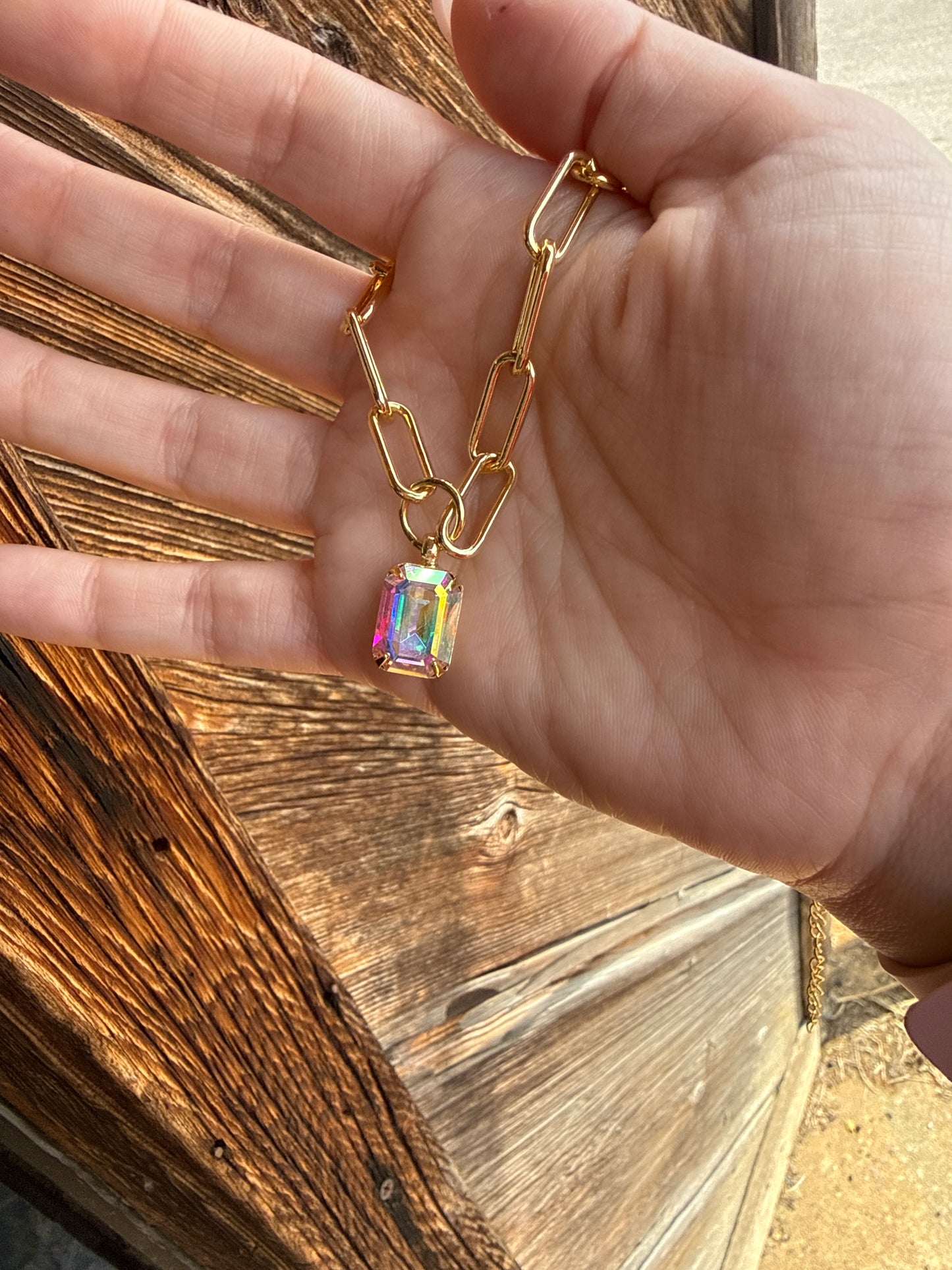 Sorrelli Nia Oval Pendant Necklace in Aurora Borealis