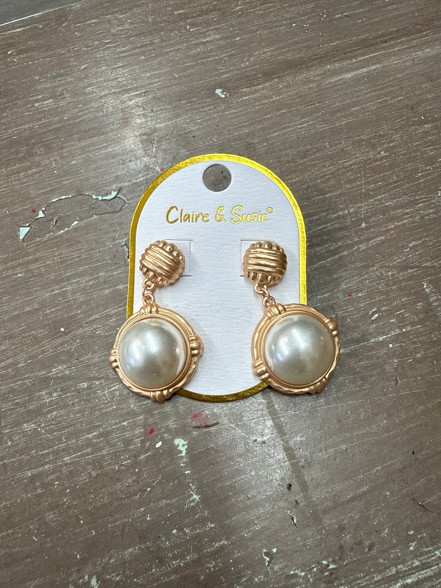 Matte gold textured circle stone earring