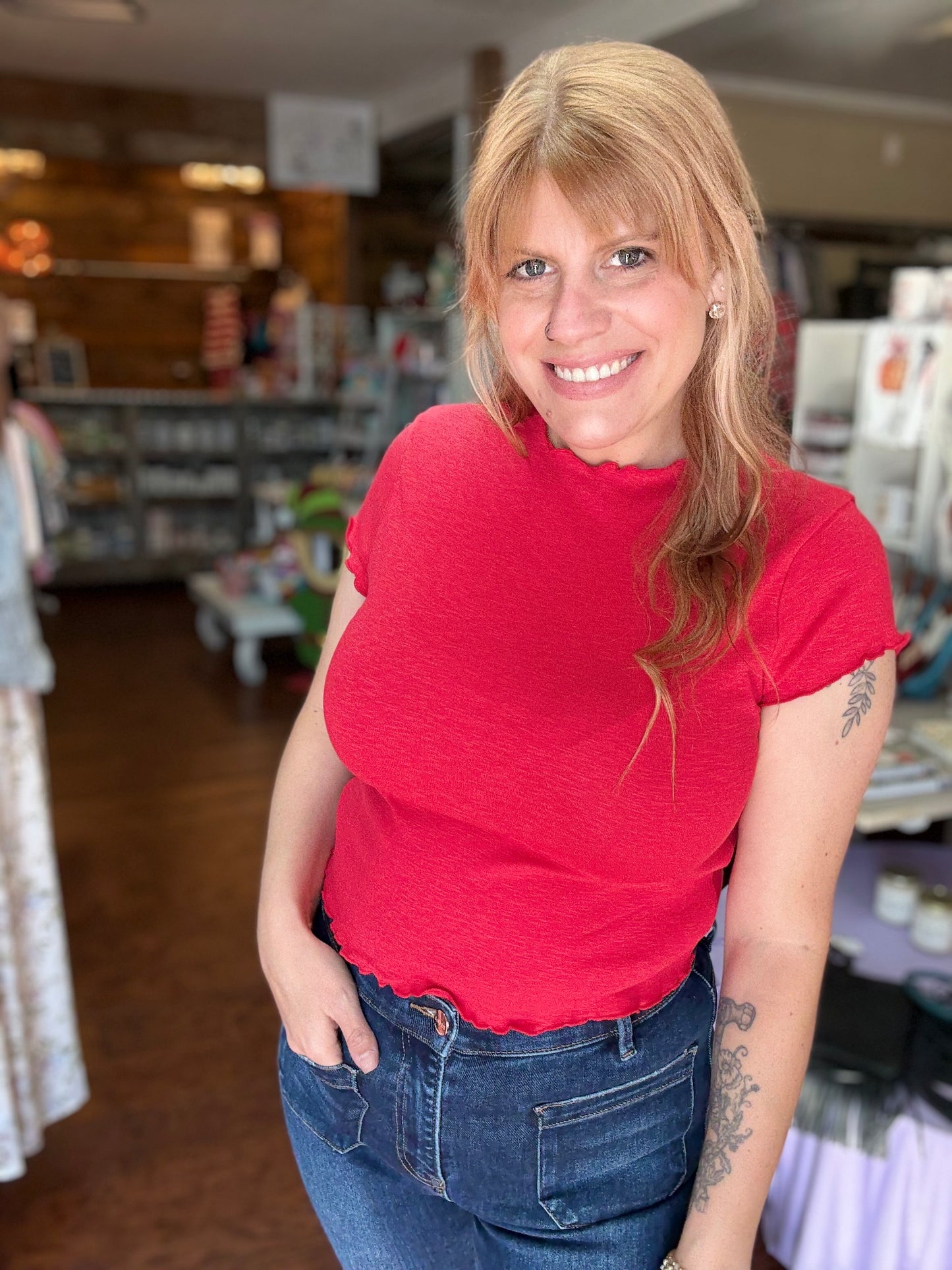 Scalloped Edge crop in red