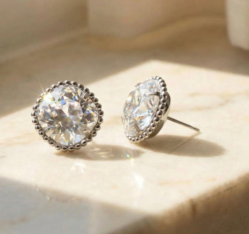 Sorrelli Cushion Cut Stud Earrings in silver Crystal*