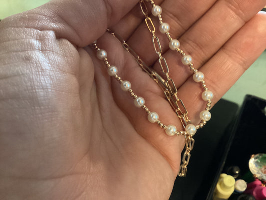 What’s hot pearl layered necklace