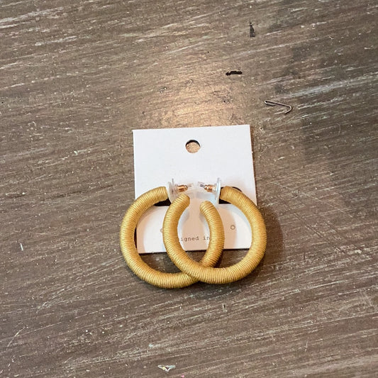 MUSTARD TEXTURED HOOP EARRING