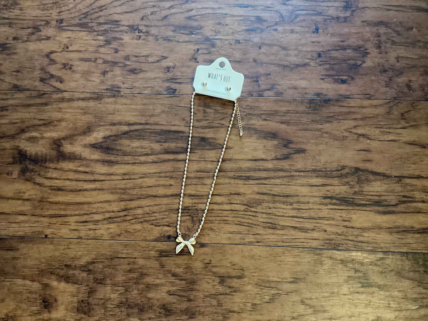 Bow beaded necklace