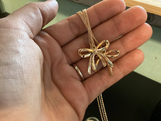 What’s hot bow necklace