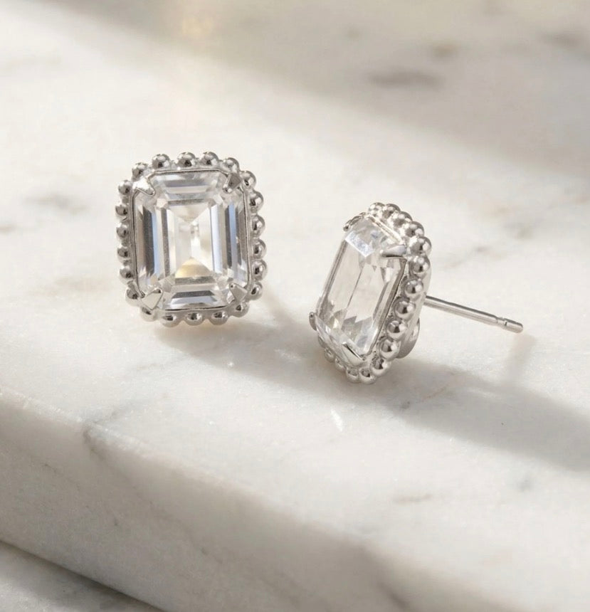 Sorrelli Octavia Scalloped Stud Earrings in crystal*